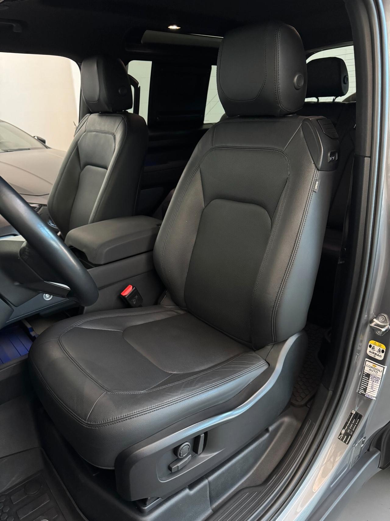 Land Rover Defender 90 SE D200 AWD 3.0cc 200cv Assetto regolabile Navi (PREZZO + IVA)