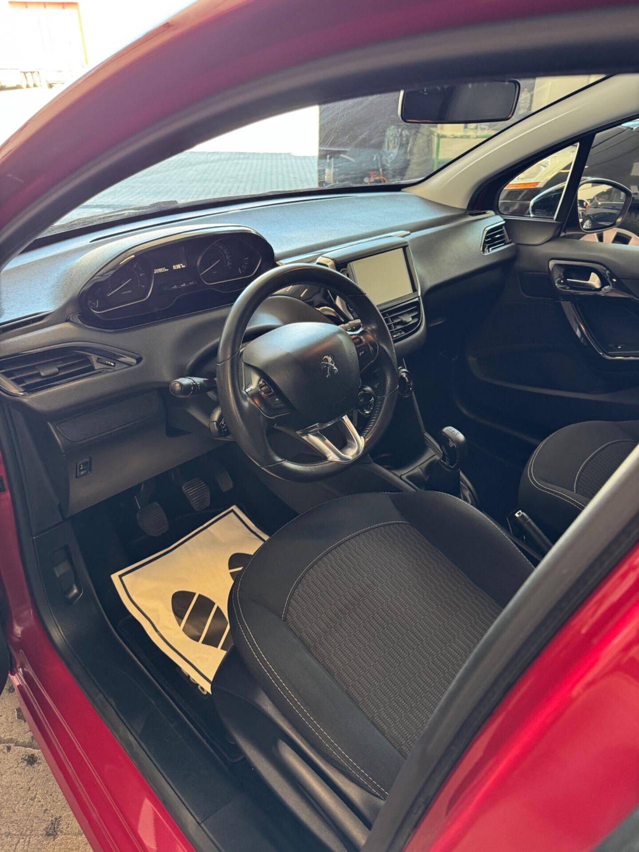 Peugeot 208 PureTech 82 5 porte Allure