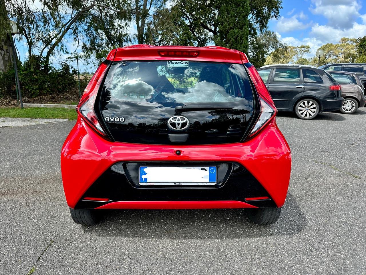Toyota Aygo 1.0 VVT-i 72 CV 5 porte x-play Bluetooth touch RADAR