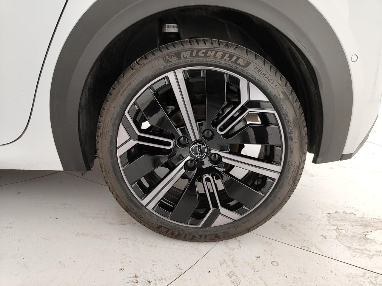 Lancia Ypsilon Hybrid e-DCT HF Line