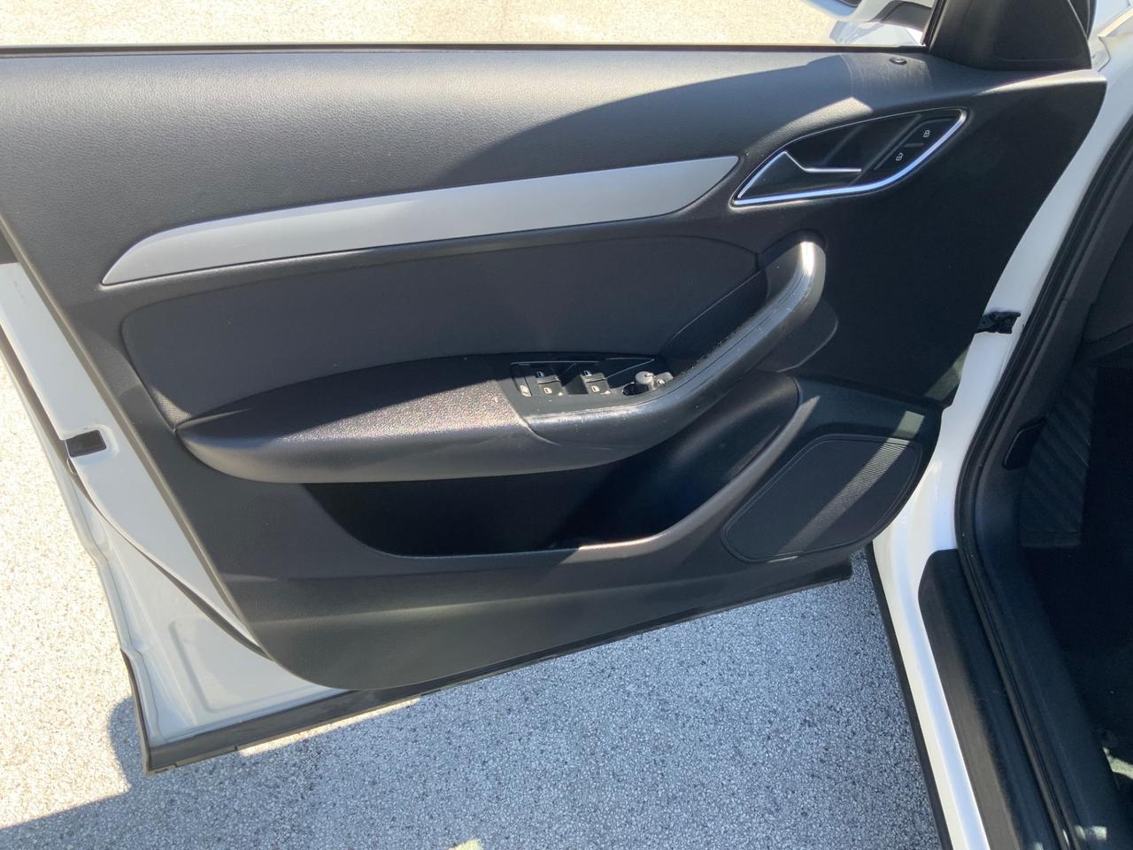 Audi Q3 2.0 TDI 120 CV Business