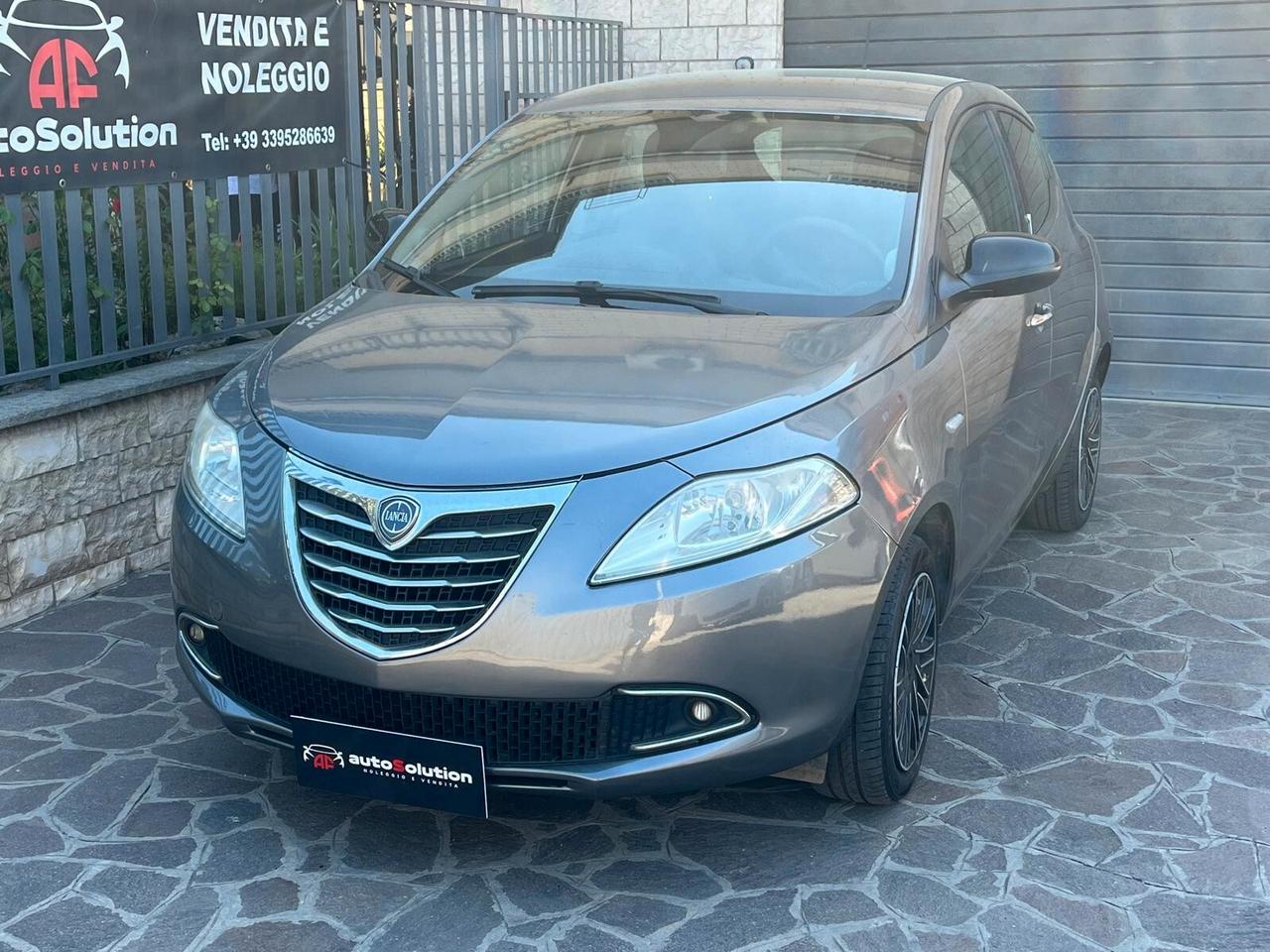 Lancia Ypsilon 1.2 69 CV 5 porte Platinum adatta neopatentati