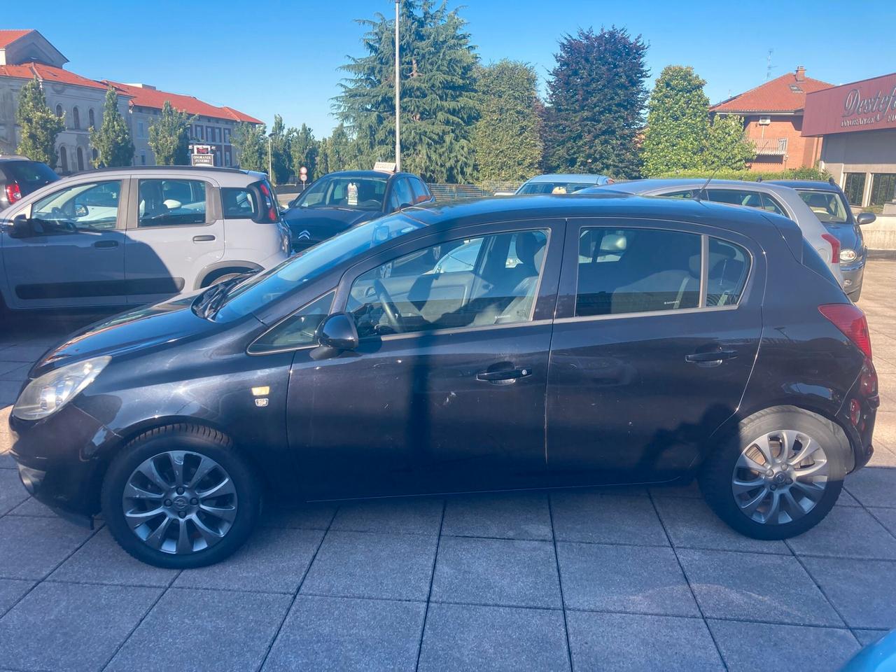 Opel Corsa 1.2 5 porte Cosmo