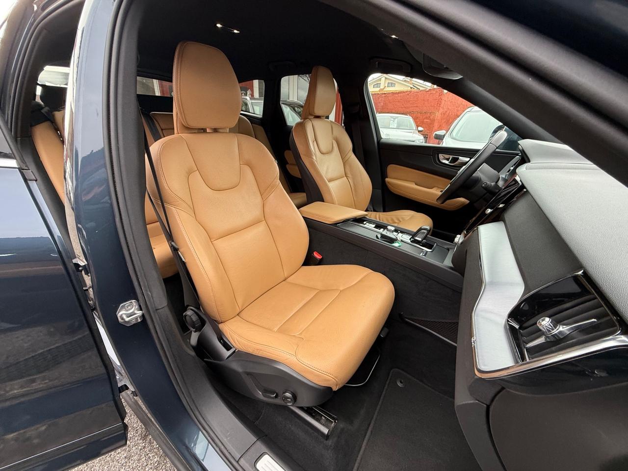 XC60 AWD Geartronic Business-unipro-rate-iva ESP -