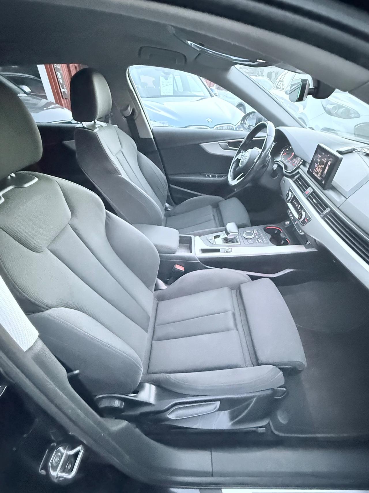 A4 Avant 2.0 TDI 150 CV S tronic- S-line-iva esposta