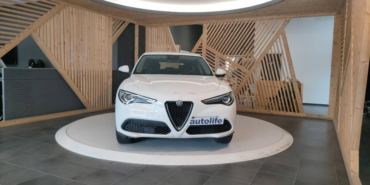 Alfa Romeo Stelvio 2.2 t Business Q4 190cv auto my19
