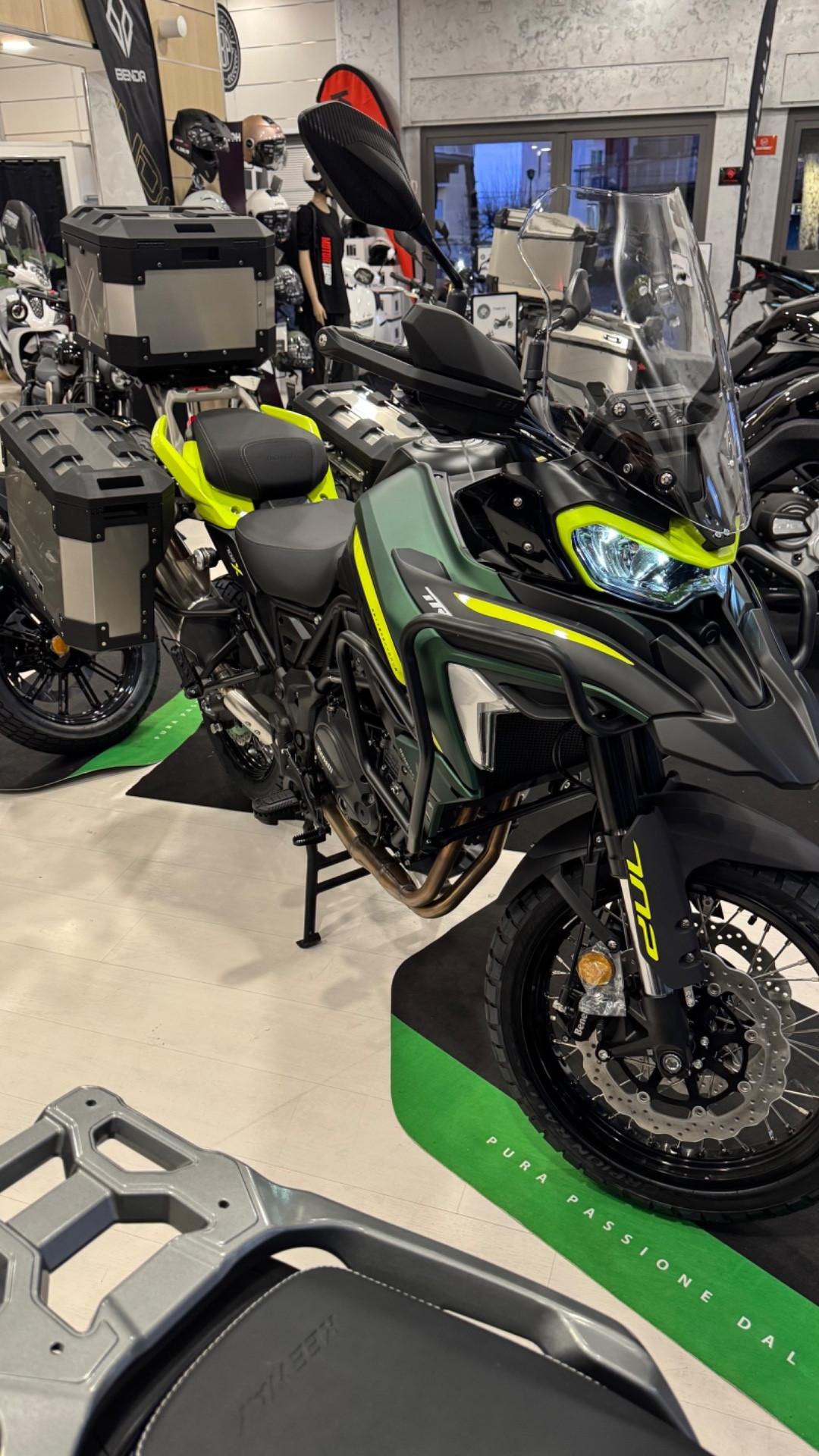 Benelli TRK 702 X!! CON TRIS DI VALIGIE IN ALLUMINIO!!
