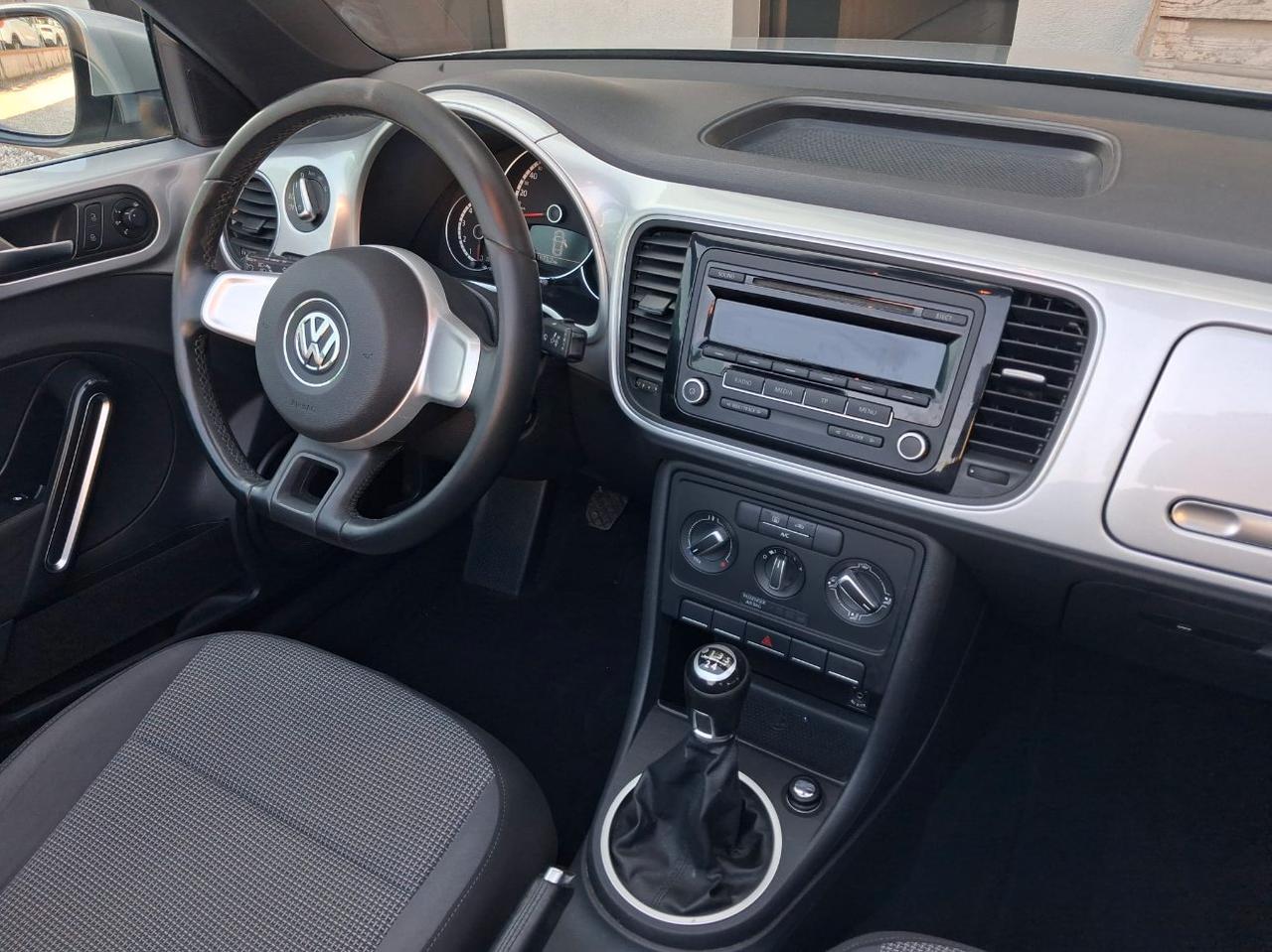 Volkswagen Maggiolino Cabrio 1.6 tdi CABRIO Design 105cv