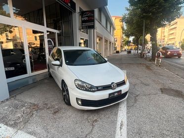 VOLKSWAGEN GOLF 140 CV TDI GT SPORT 3 porte DSG CERCHI IN LEGA NAVIGATORE OK NEOPATENTATI - GARANZIA 12 MESI -