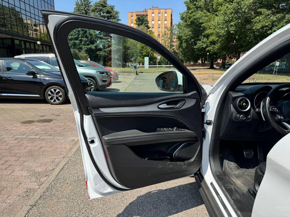 Alfa Romeo Stelvio 2.2 t Business rwd 160cv auto