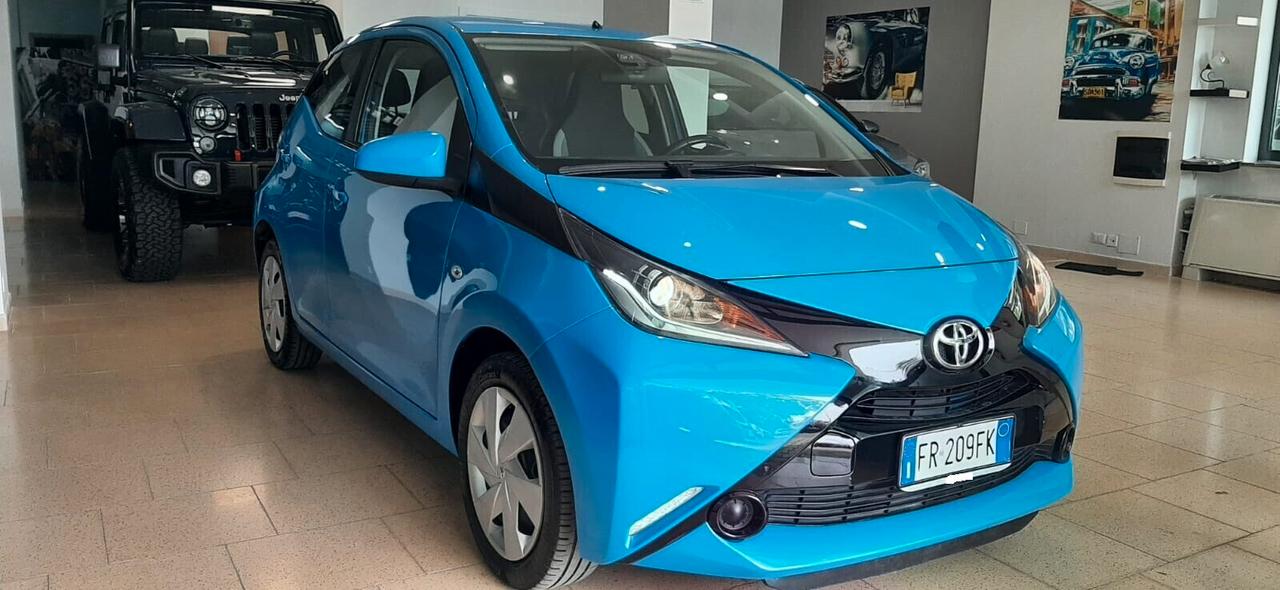 Toyota Aygo 1.0 VVT-i 69 CV 5 porte x-business