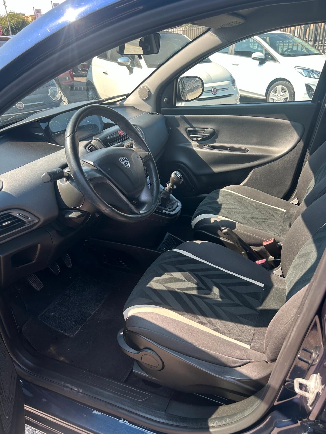 Lancia Ypsilon 1.2 69 CV 5 porte Platinum