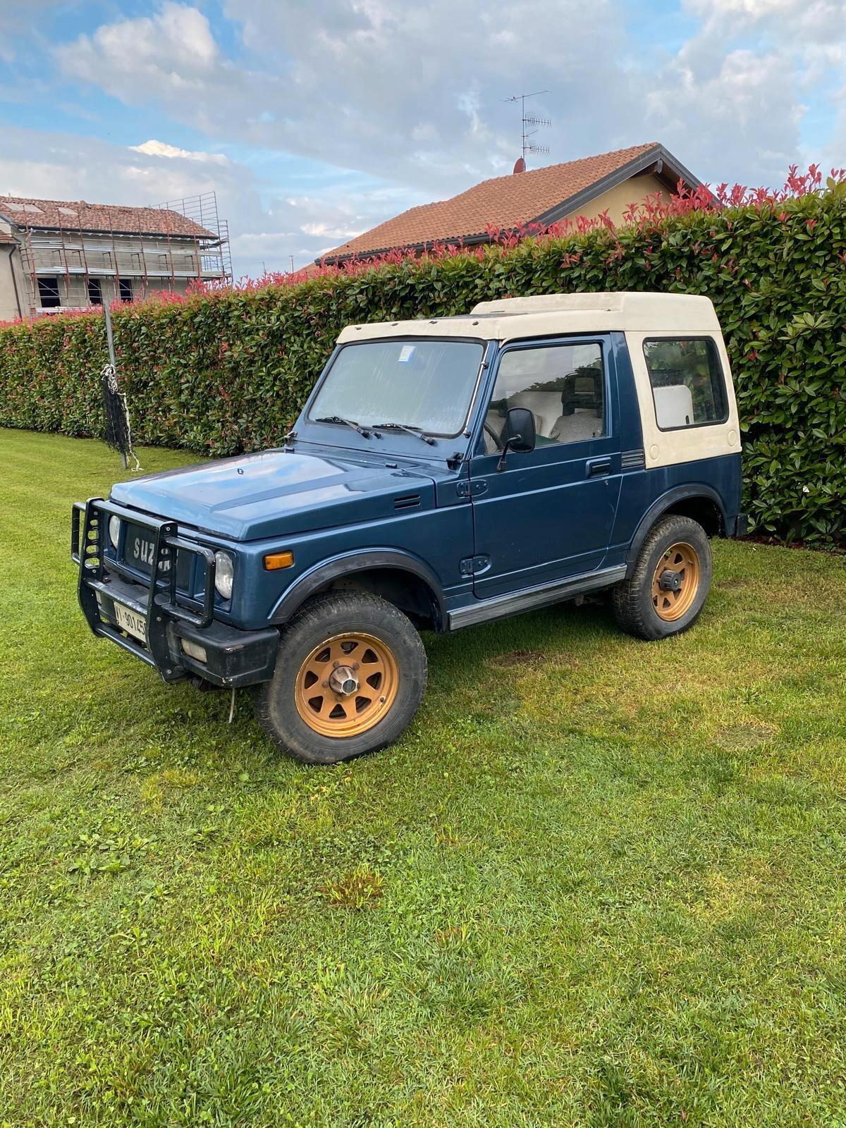 Suzuki SJ 413 SJ410 Cabriolet De Luxe