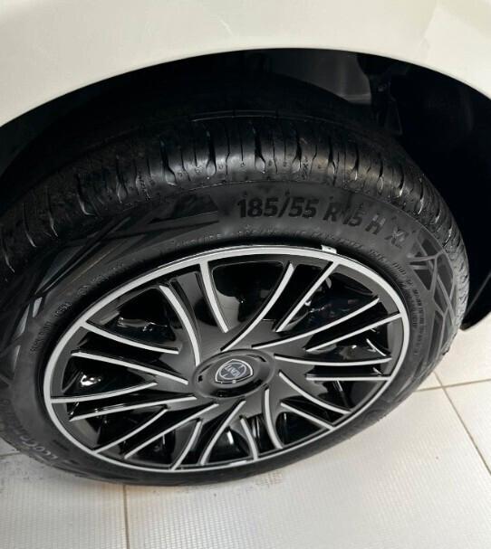 Lancia Ypsilon 1.0 FireFly 5 porte S&S Hybrid Oro Neopatentati