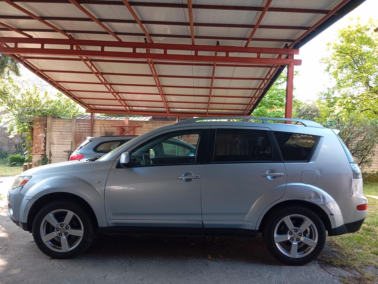 Mitsubishi Outlander 2.0 DI-D Instyle 7 p.ti 4X4