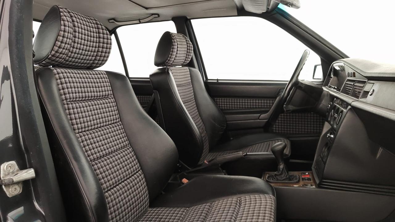 Mercedes-Benz E190 2.3 16V