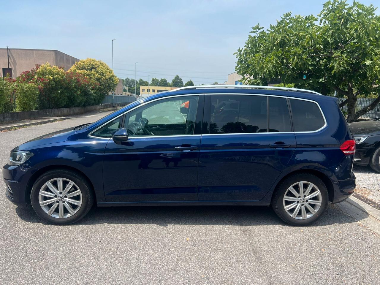 Volkswagen Touran 2.0 TDI 150 CV DSG BlueMotion Technology restyling