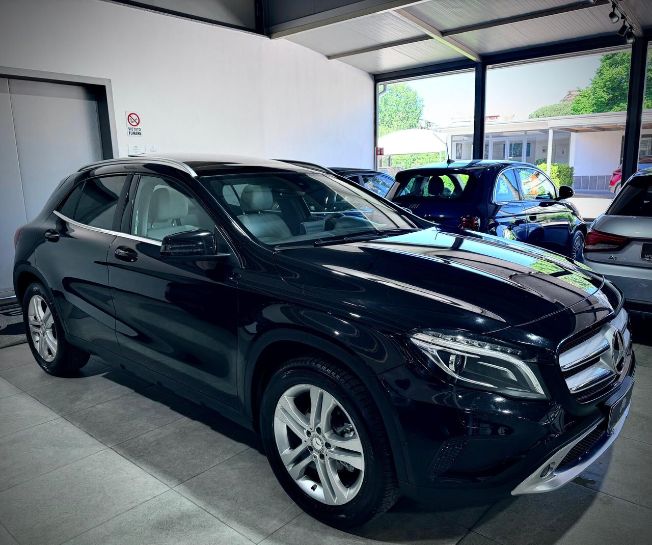 Mercedes-Benz GLA 200d 136CV Executive Tetto Apribile