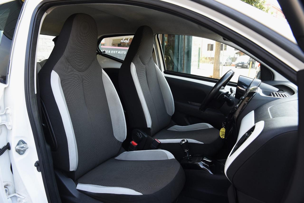 Toyota Aygo 1.0 x-play m-mt 51 Kw 69 cv