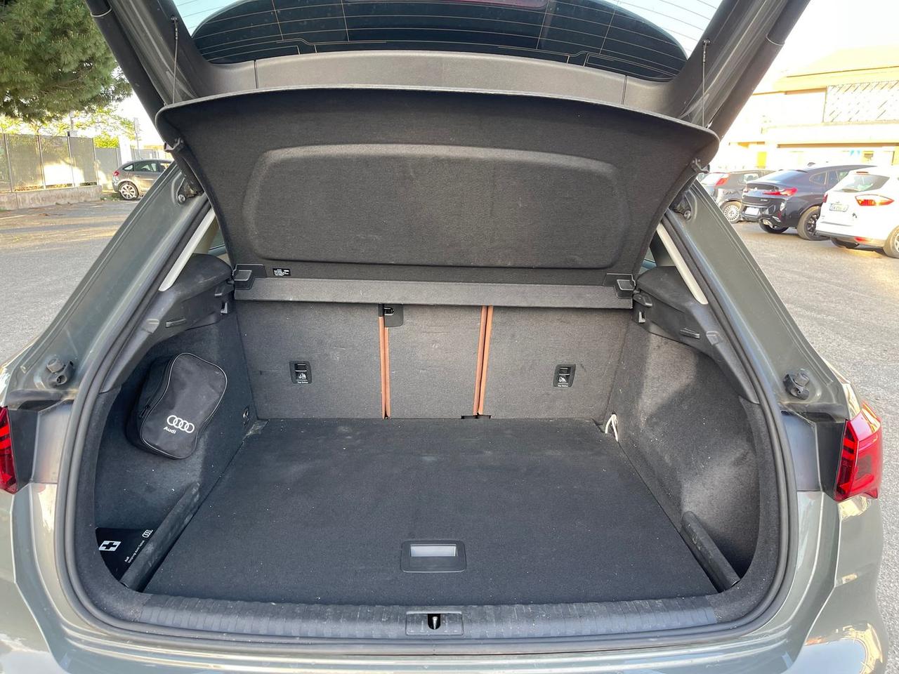 Audi Q3 2.0 35 TDI Business #10639