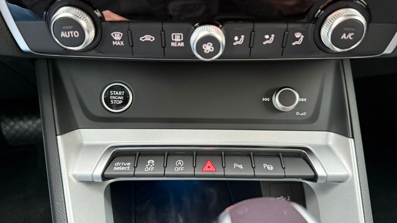 AUDI Q3 SPB 35 TDI IDENTITY BLACK KM0 2024 TETTO APRIBILE