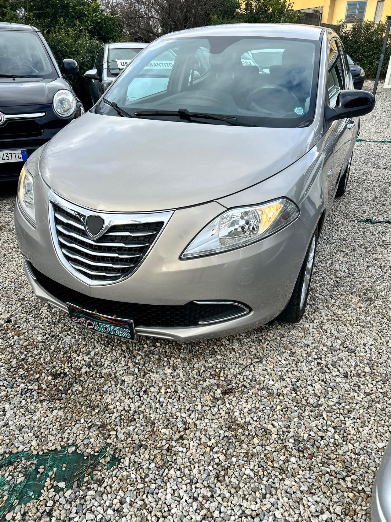 Lancia Ypsilon 1.2 69 CV 5 porte S&S Silver