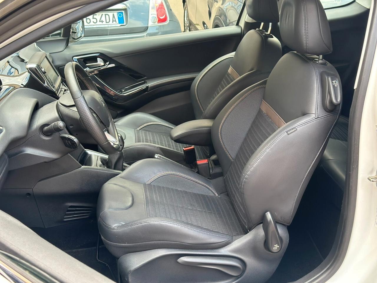 Peugeot 208 1.2 VTi CV 82 OK neopatentati