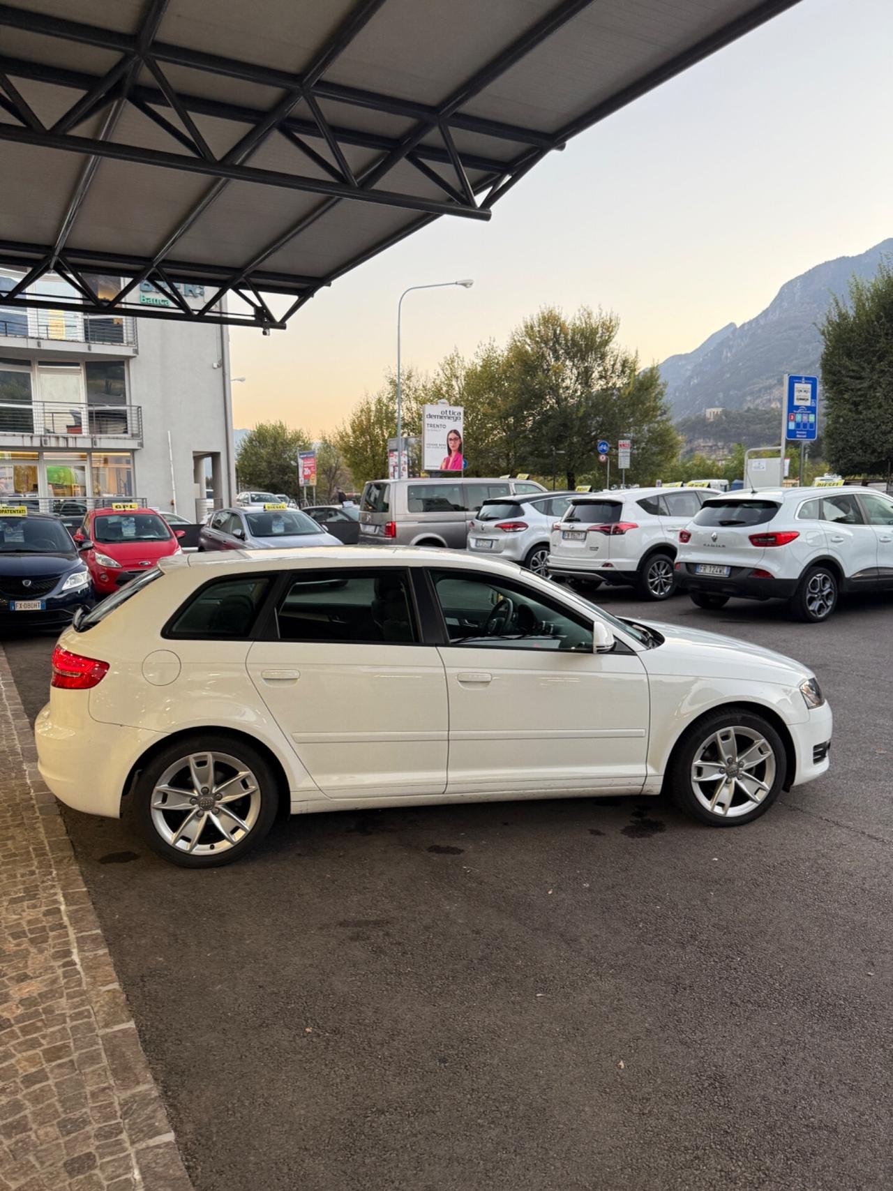 AUDI A3 SPB 1.6 TDI 105cv CR AMBIENTE