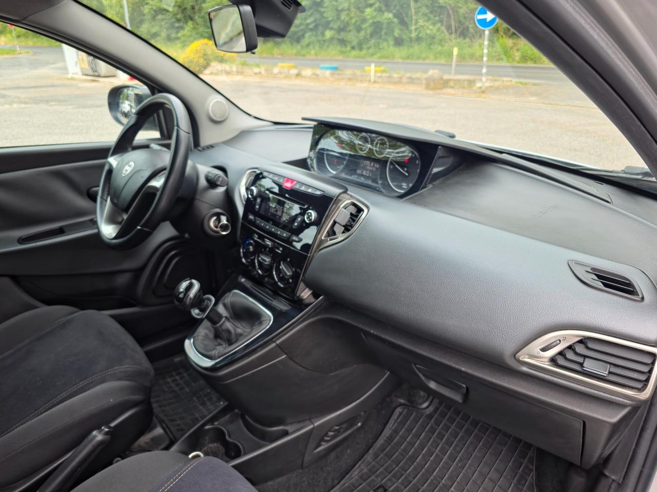 Lancia Ypsilon 1.2 69 CV 5 porte S&S Silver 2014-E6 Manuale NEO