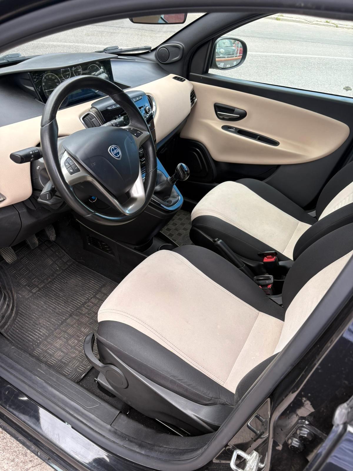 Lancia Ypsilon 1.3 MJT 16V 95 CV 5 porte S&S 30th Anniversary
