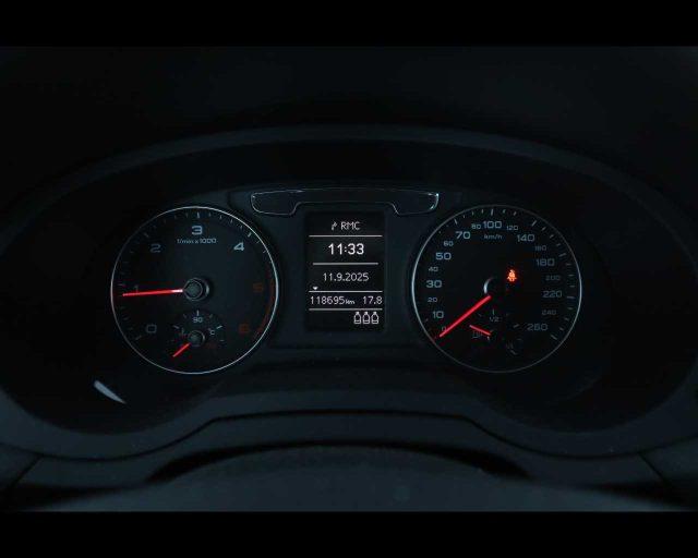 AUDI Q3 2.0 TDI 120 CV Business