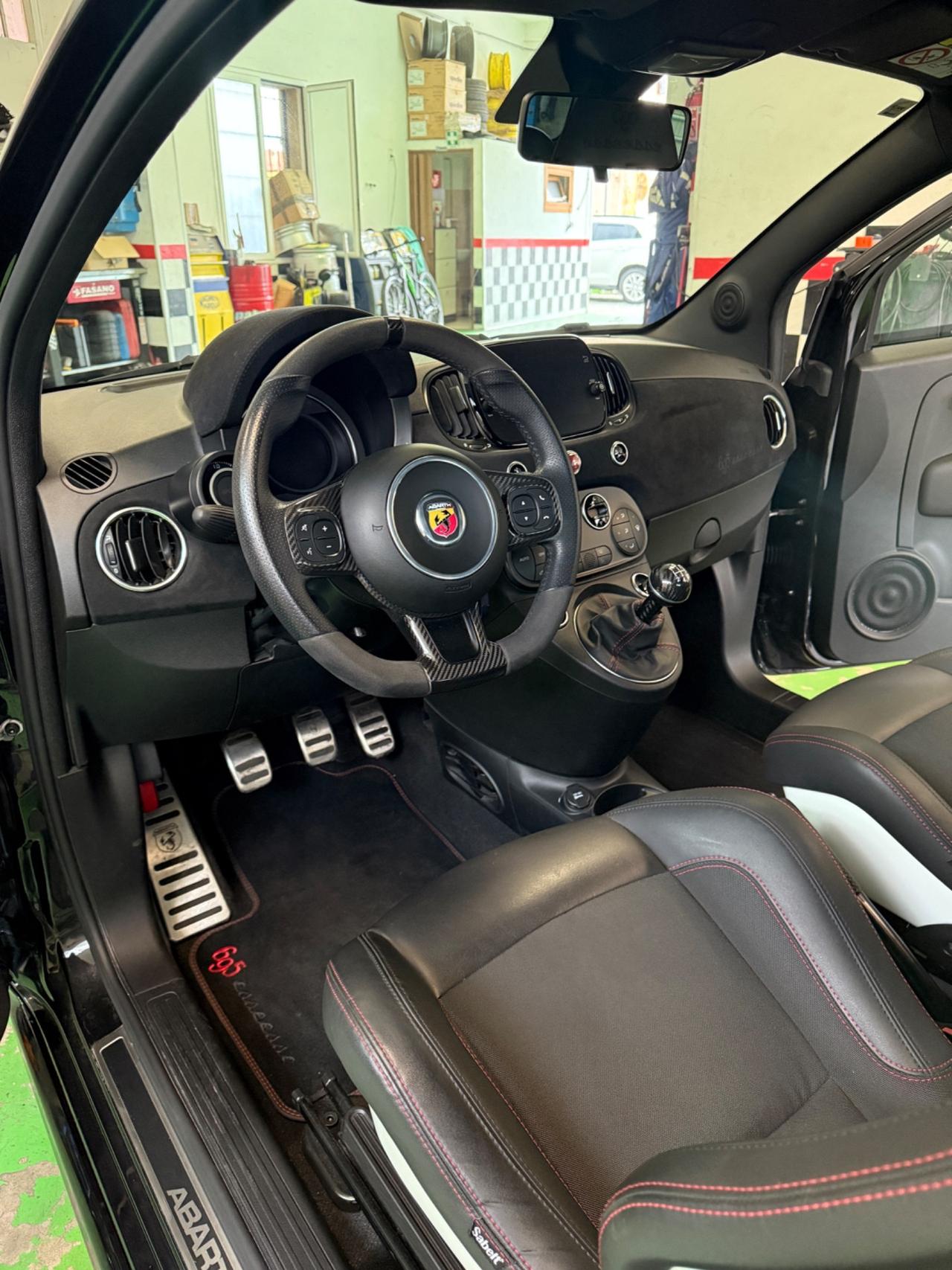 Abarth 695 1.4 Turbo T-Jet 180 CV. ESSEESSE
