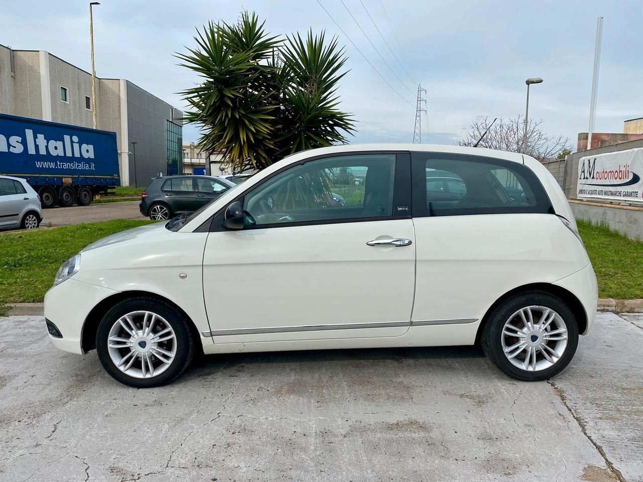 Lancia Ypsilon 1.3 MJT 75 cv. Unyca