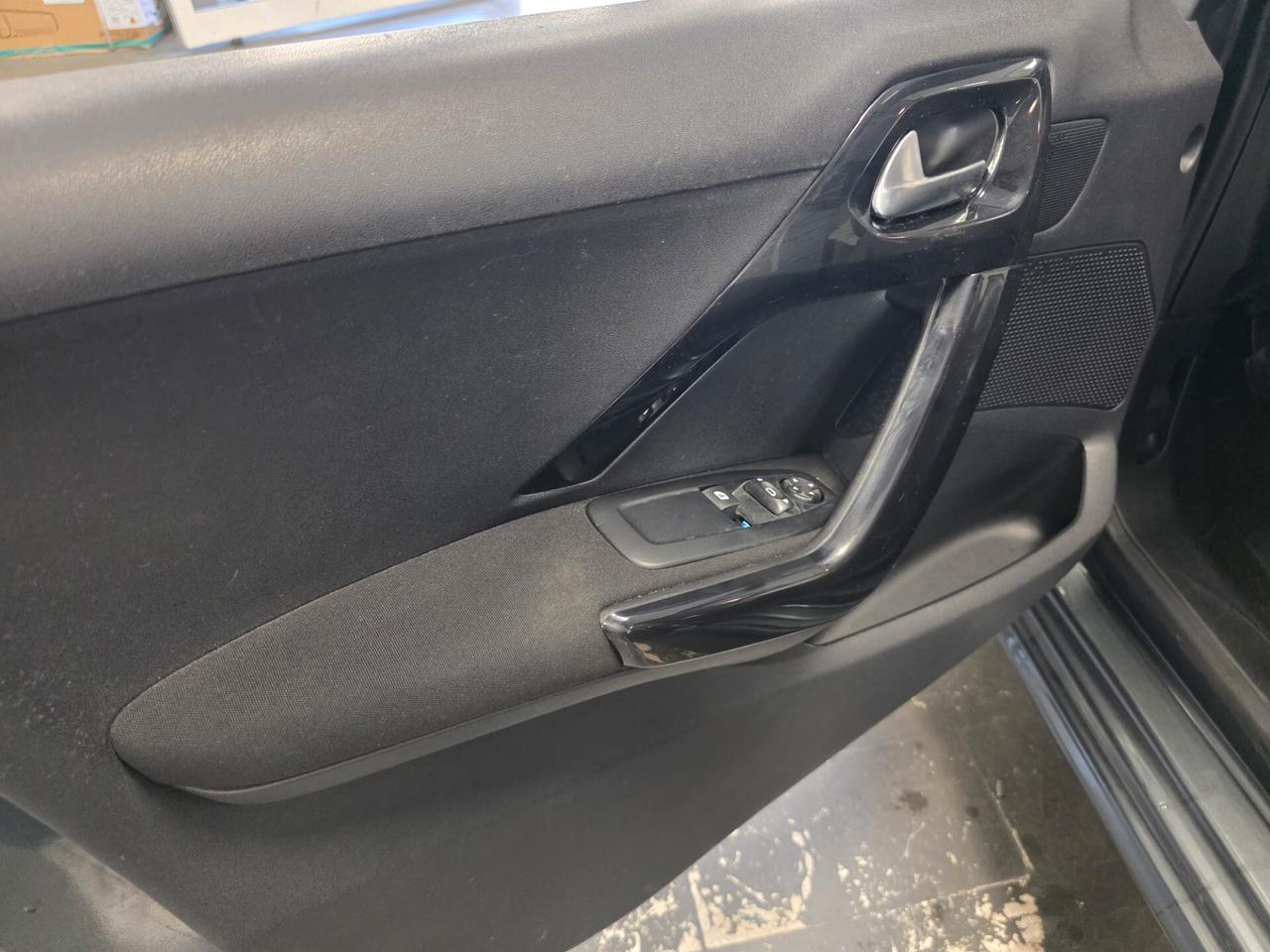 Peugeot 208 PureTech 82 5 porte Allure