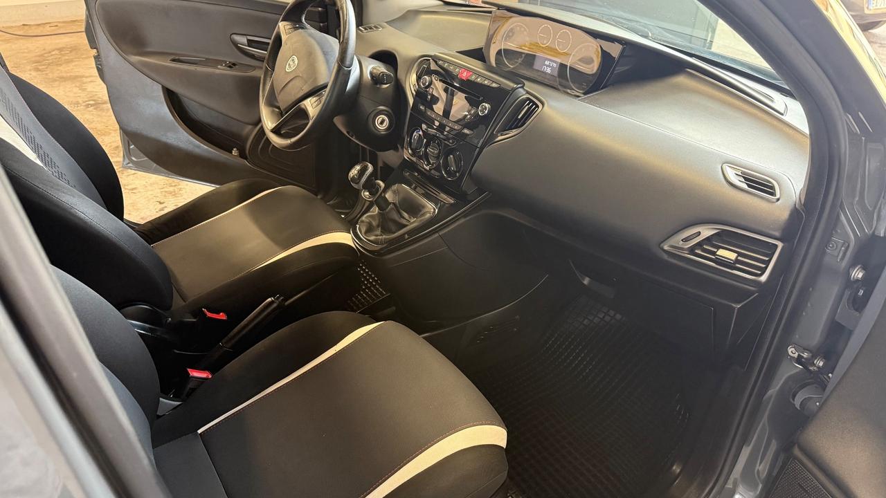Lancia Ypsilon 1.2 69 CV 5 porte GPL Ecochic Gold
