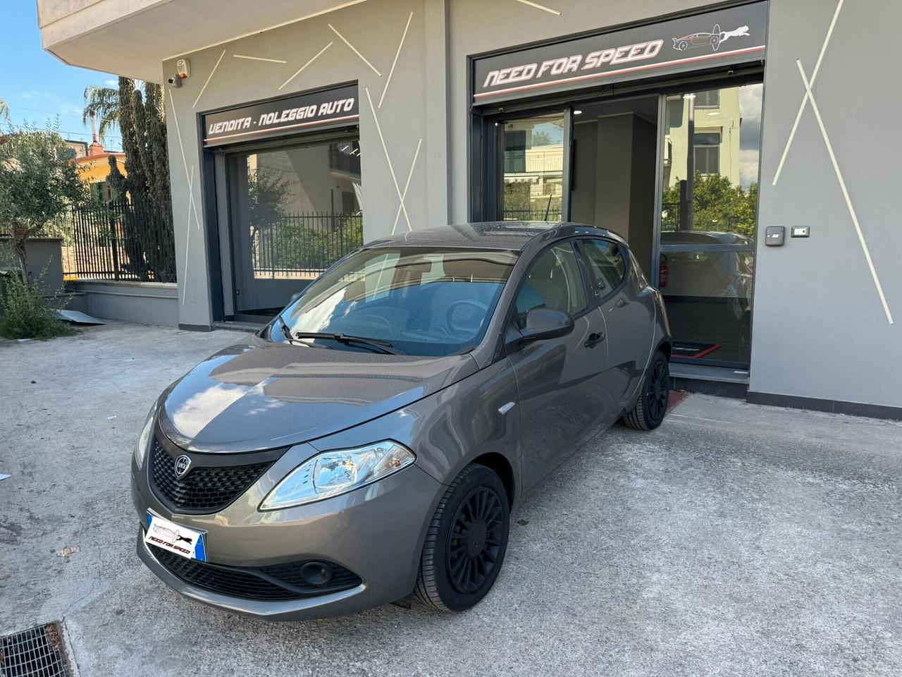 Lancia Ypsilon 1.0 FireFly 5 porte S&S Hybrid Ecochic Silver