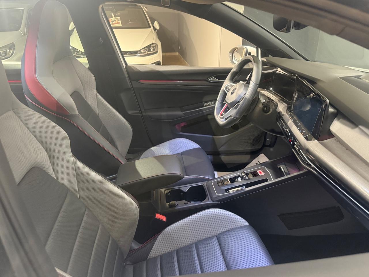 Volkswagen Golf GTI 2.0 TSI BlackStyle