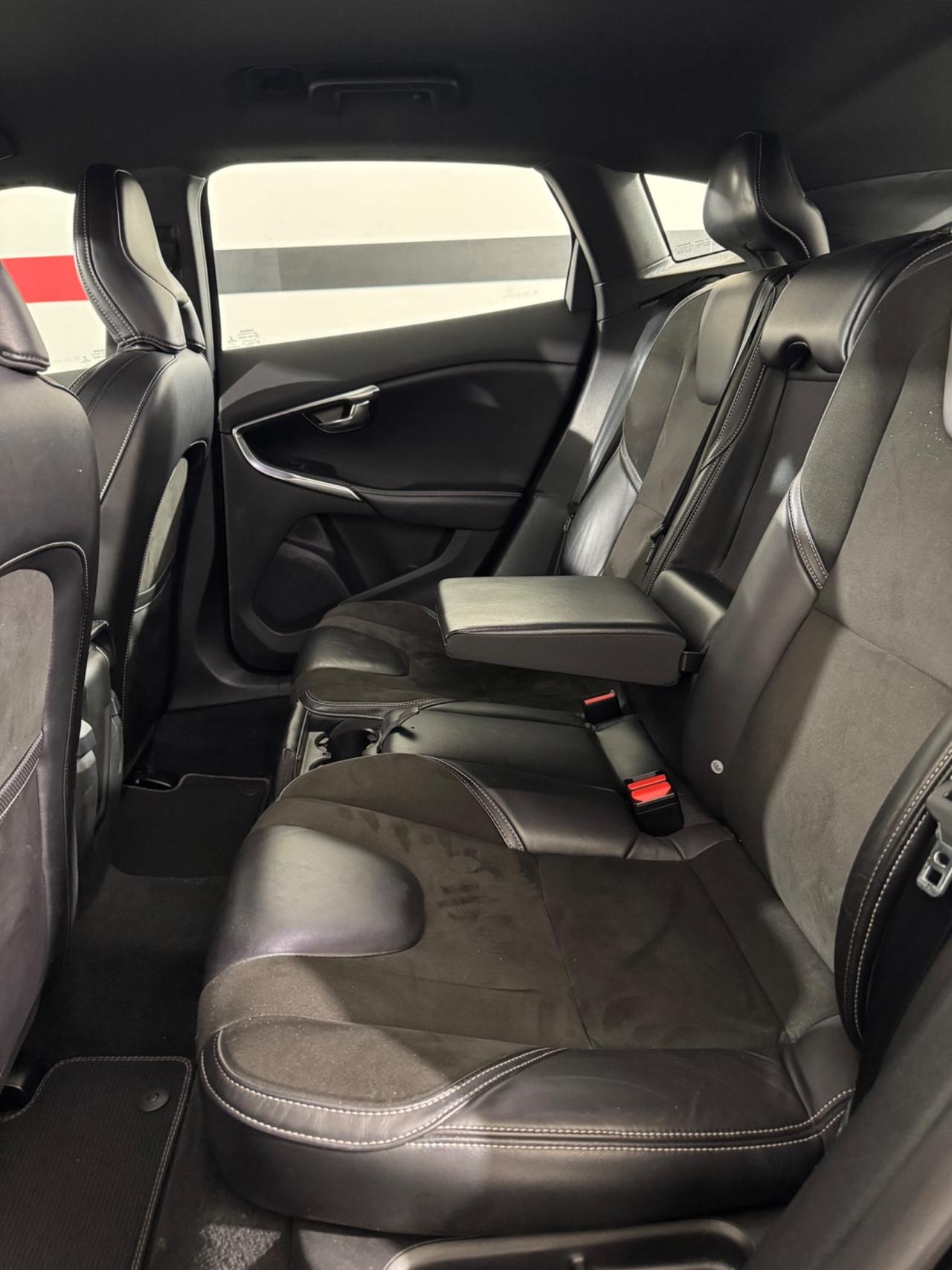 Volvo V40 D2 R-design EURO 6B