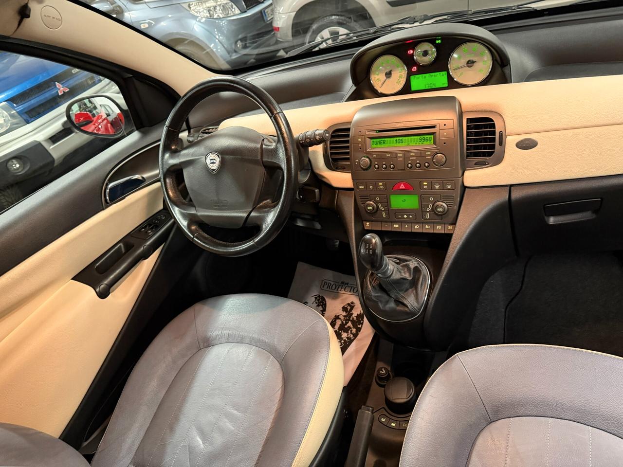 Lancia Ypsilon 1.2 16V Platino