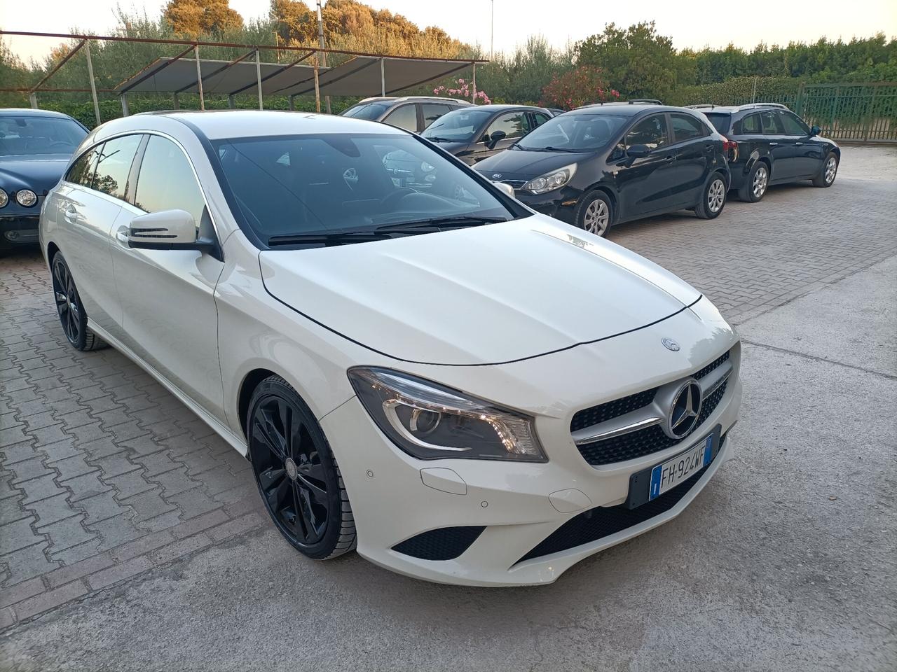 Mercedes-benz CLA 220d Automatic Premium Dark Night