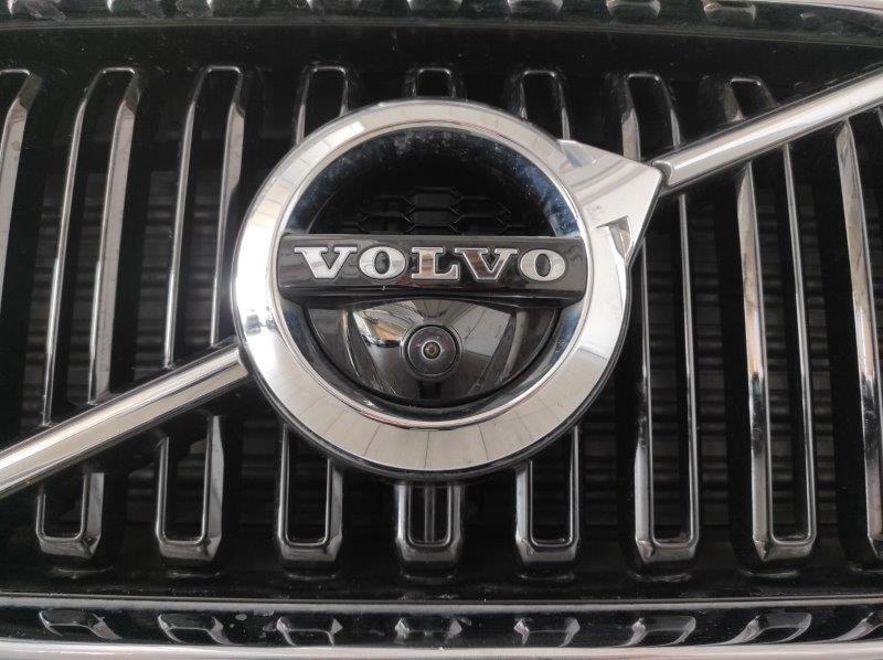 VOLVO XC60 (2017-->) - XC60 B5 (d) AWD Geartronic Momentum Pro