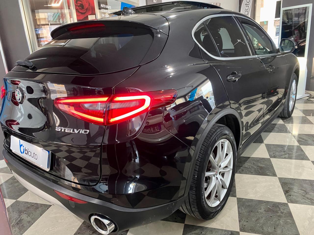 Alfa Romeo Stelvio 2.2 Turbodiesel 210 CV AT8 Q4 Executive Tetto apr.-2017
