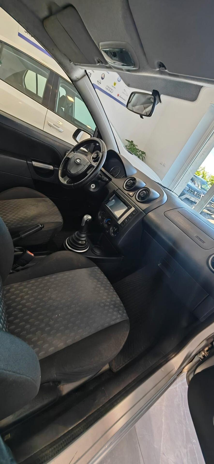 Ford Fiesta 1.2 16V 5p. Ghia