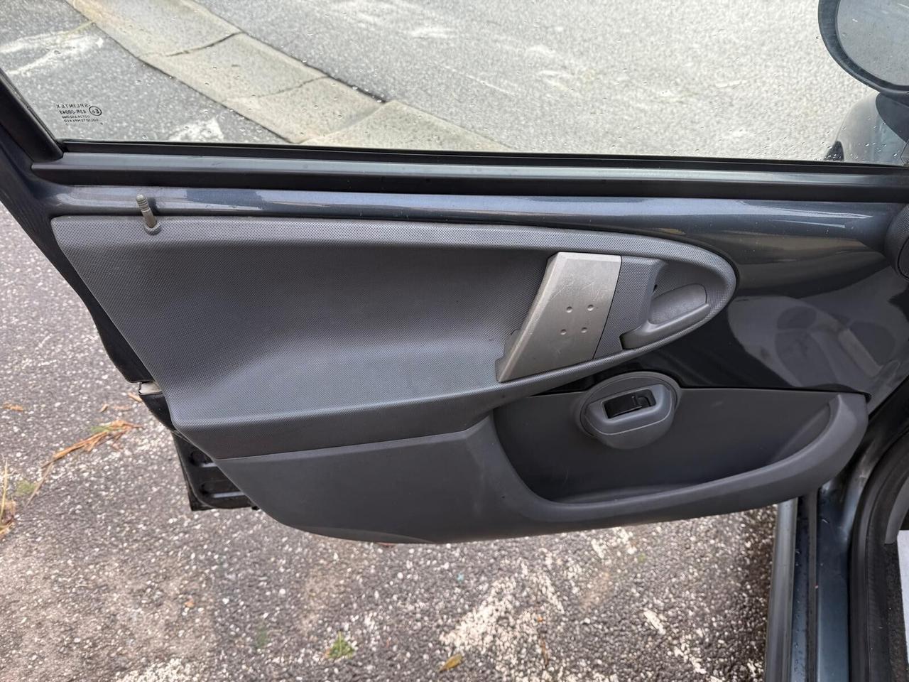 Peugeot 107 1.4 HDi 5p. Plaisir