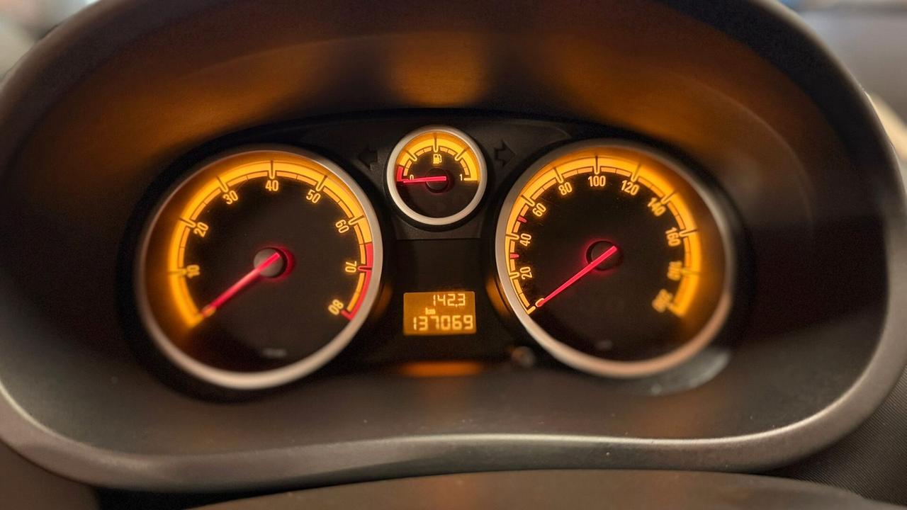 Opel Corsa 1.2 3 porte Club