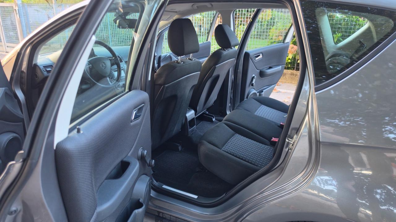 Mercedes-benz A 160 BENZINA DEL 2011 129.000km