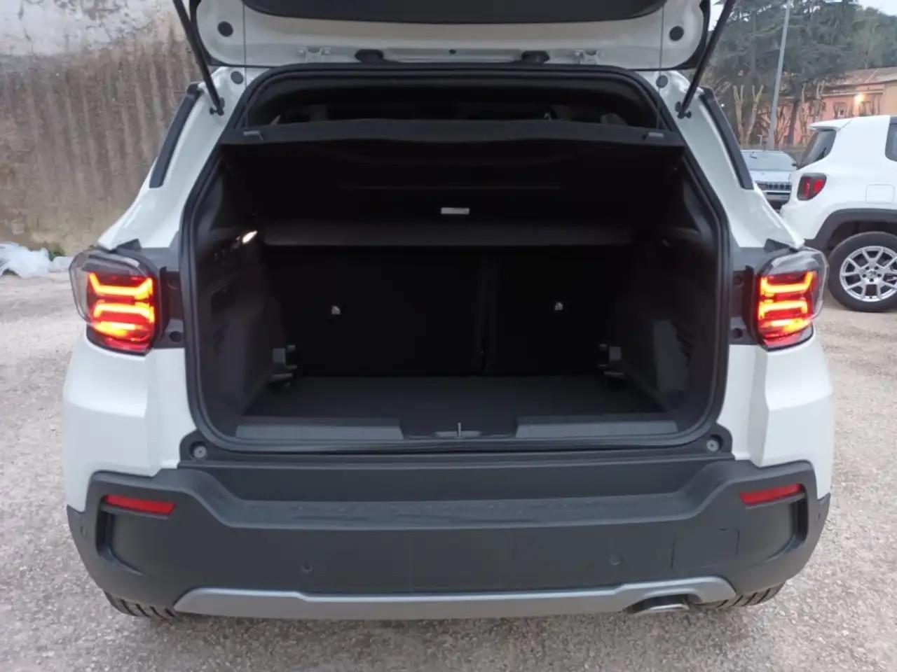 Jeep Avenger 1.2 E-HYBRID 110 CV Summit KM0