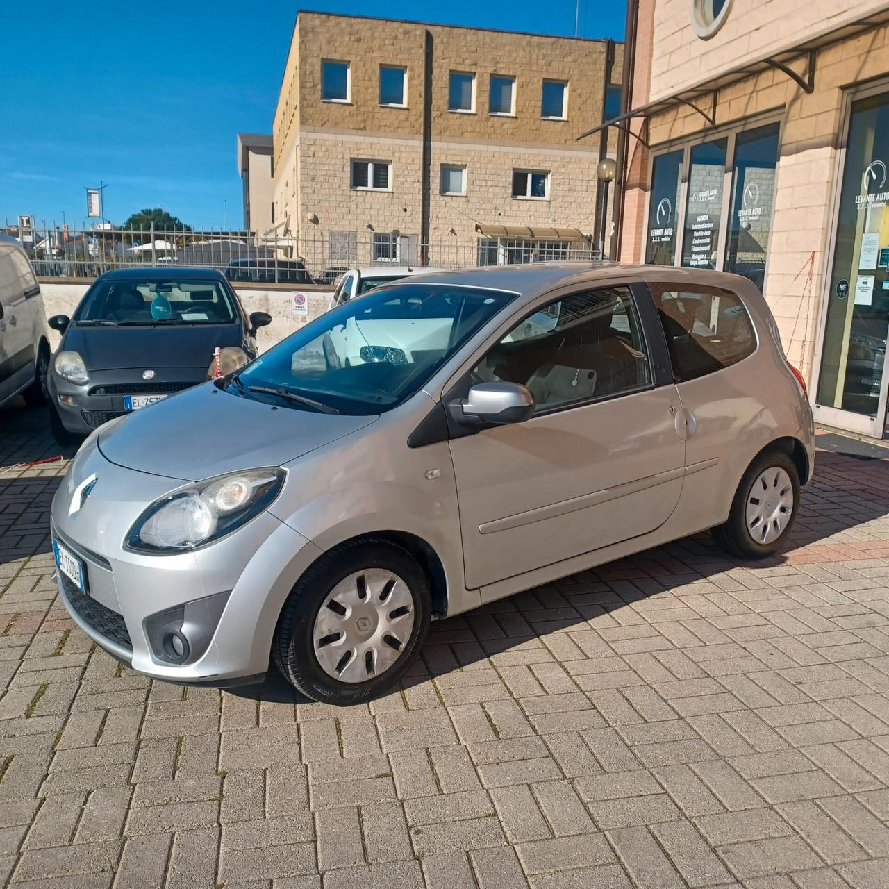 144.118KM TWINGO 1.2 PER NEOPATENTATI