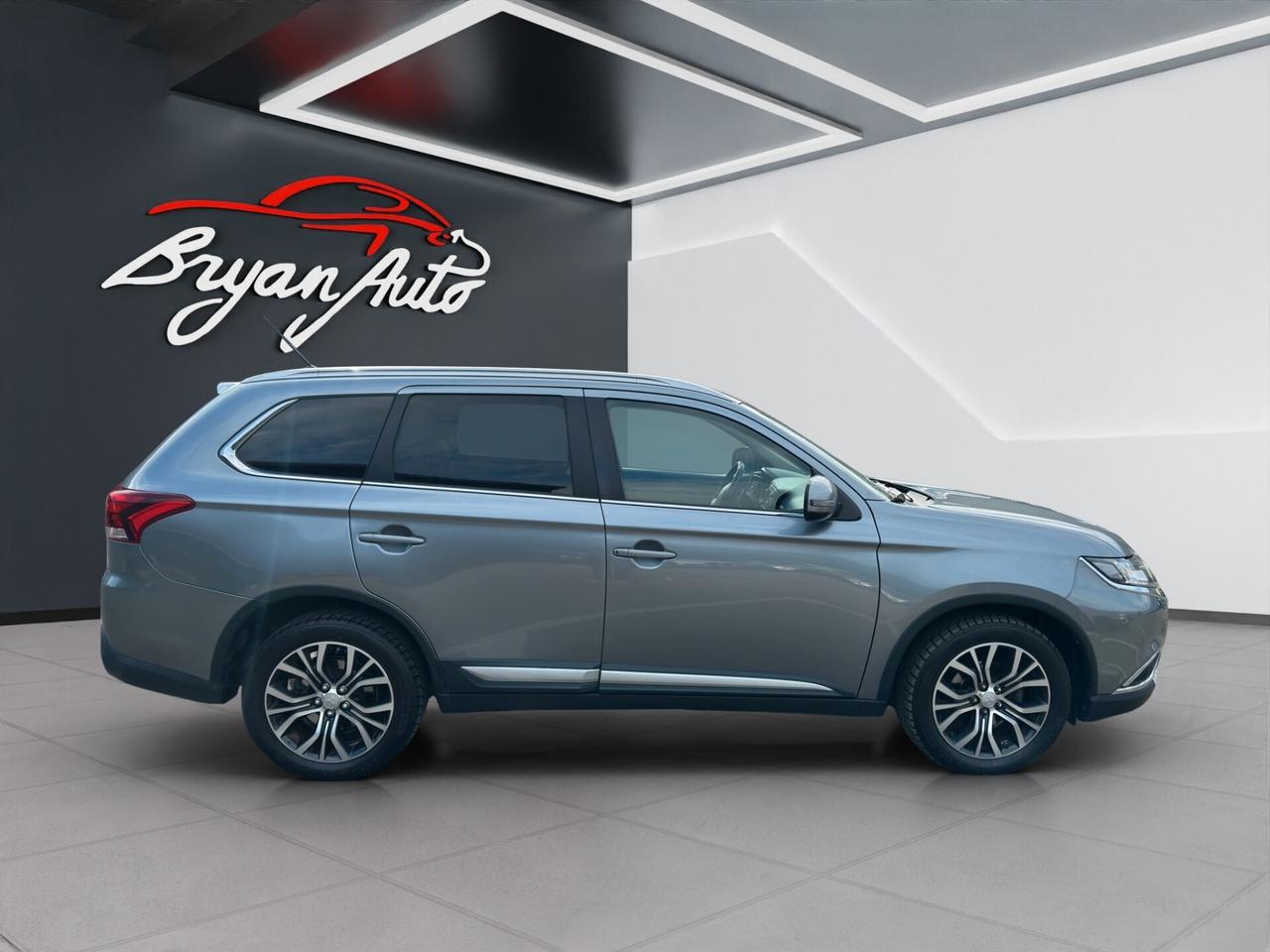 Mitsubishi Outlander 2.2 DI-D 4WD Instyle Plus Navi Diamond Pack 7P