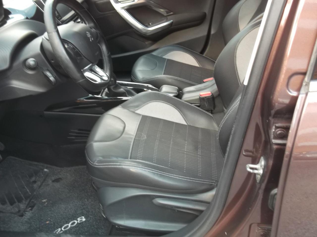 Peugeot 2008 1.6 e-HDi 92 CV Stop&Start Allure - 23